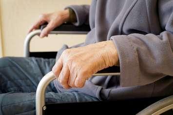 Elderly care.
(© Can Stock Photo / akiyoko)