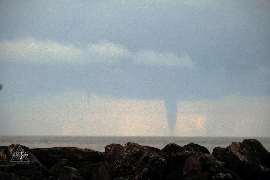 A waterspout forming on Lake Erie. August 3, 2024. (Photo courtesy of @tempesthunterph via Twitter)