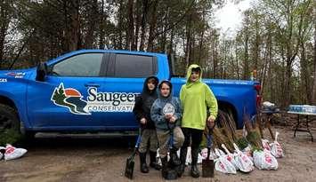  Wyatt, Austin and Easton Harrigan prepare to plant trees. They came prepared with their own shovels! Photo from SVCA