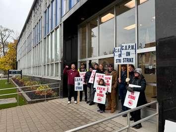 Canada Post on strike in Sarnia, Nov 15, 2024 (Photo by: Melanie Irwin/ Blackburn Media)