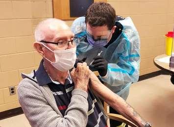 PeopleCare Tavistock resident Earl Morrison receives his
first-dose of the Pfizer-BioNTech COVID-19 vaccination, January 12, 2021. Photo courtesy of PeopleCare Tavistock. 