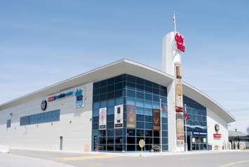Blue Water Bridge Duty Free. Image courtesy of Tania Lee