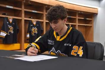 Alessandro Di Iorio signs with the Sarnia Sting - May 3/24 (Photo courtesy of Sarnia Sting)