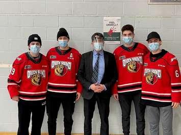 GBHU Medical Officer of Health, Dr. Ian Arra (centre) was joined by (L-R) left to right:  #29 Ethan Burroughs, #21 Stepan Machacek, #31 Nick Chenard, #6 Nolan Seed and Team Manager Mr. Greg Hoddinott to receive their COVID-19 booster doses. January 4th, 2022 (Photo provided by GBHU)