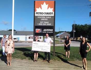 Foxton Fuels Owners Lisa Hearnden and Mark Foxton (center) with Listowel Memorial Hospital Foundation Coordinator Mich Matheson, Walkerton & District Hospital Foundation Coordinator Brittany Hawkins,
Louise Marshall Hospital Foundation Development Officer Amy van Huss and Wingham & District Hospital Foundation Development Officer Nicole Jutzi. (Photo provided by Wingham & District Hospital Foundation Development Officer Nicole Jutzi)