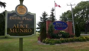 Alice Munro dedication sign next to the Welcome to Wingham sign located at North end of Wingham, ON. (Phot by Craig Power © 2016).