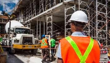 Construction workers. Aug. 4, 2017. (Photo by bridgesward from pixabay)