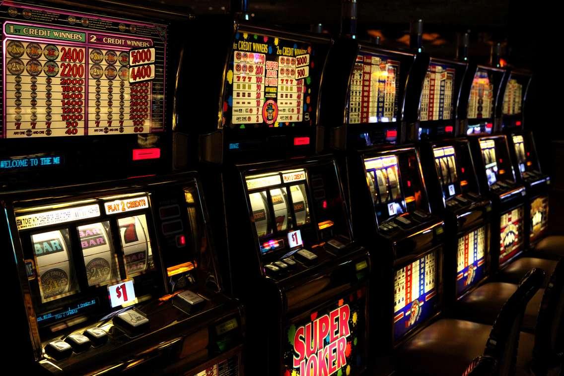 Slot machines at a casino (Image courtesy of Can Stock)