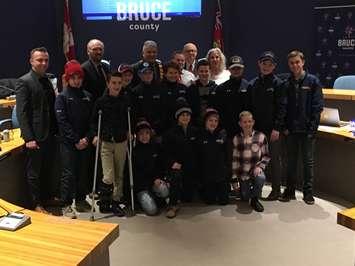 The Walkerton Capitals PeeWee Rep team pose with Brockton Council to celebrate the $2,750 the team raised for the new local hospice. (Photo by Ryan Drury)
