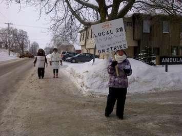 ONA Members on Strike against CCAC Stage Information Picket In Wingham (Photo by Kirk Dickson)