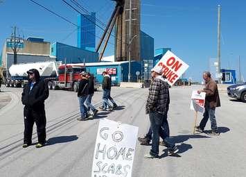 Picket line at Compass Minerals Mine in Goderich on May 9, 2018 (photo by Bob Montgomery)