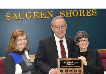Saugeen Shores Municipal Heritage Committee chair Joyce Johnston [left] and Mayor Mike Smith present the Heritage Conservation Award to Jeanette Steeves. (photo by Jordan MacKinnon) 