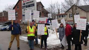 Teachers rally against cuts to education in Owen Sound. (Photo by Kirk Scott)